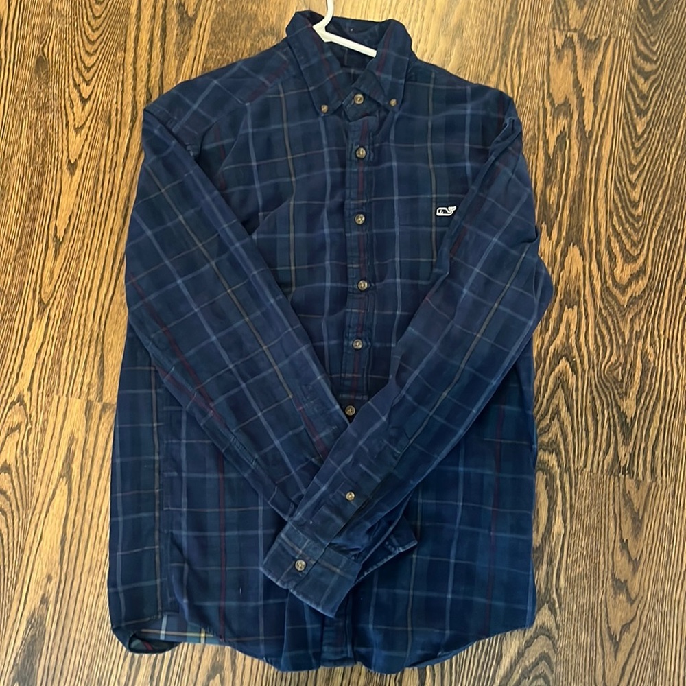 Vineyard Vines casual dress shirt.